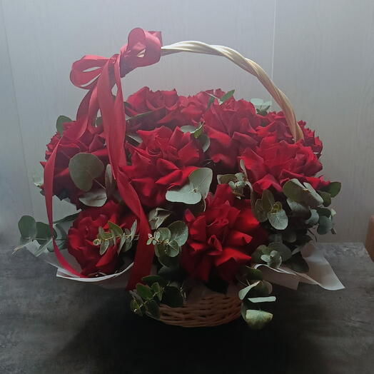 Корзина ажурных роз