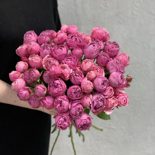Букет из 15 пион. кустовых роз микс