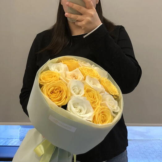 Букет микс жёлтых и белых роз