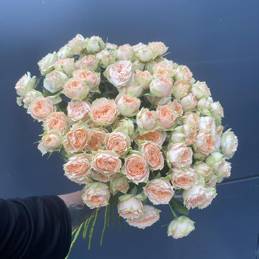 Букет из 25 кустовых роз