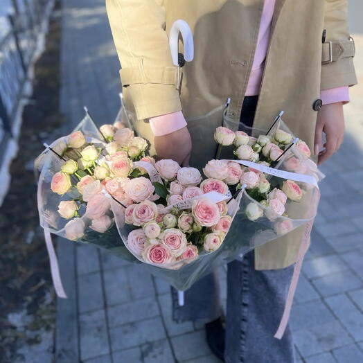 Букет из  25 кустовых роз
