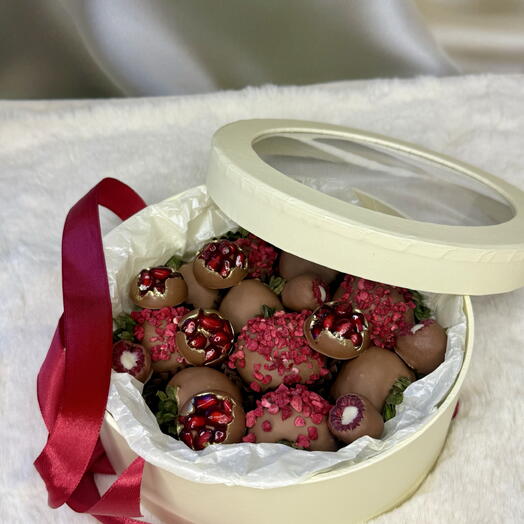 Клубника ,малина,гранат в Бельгийском шоколаде
