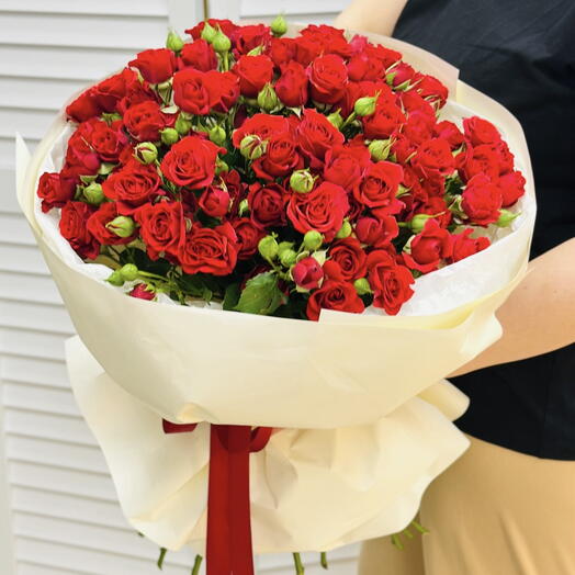 Монобукет из 21 кустовой красной розы для любимой
