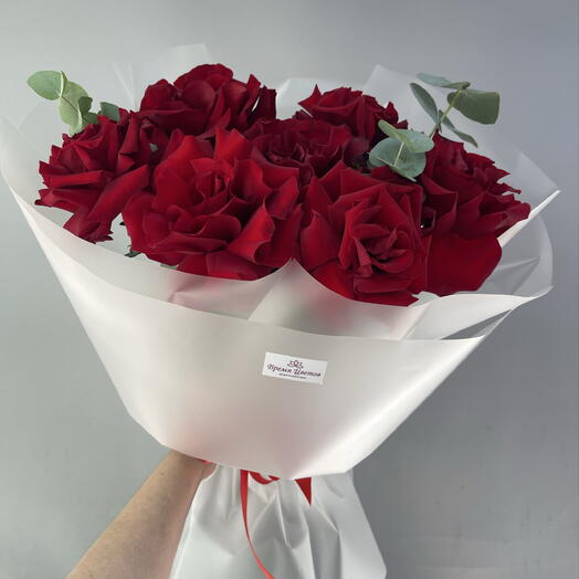Букет из 7 французских роз с эвкалиптом 🌹