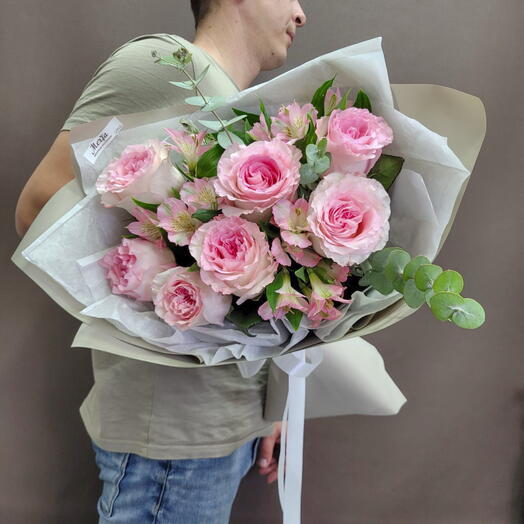 Розы розовые и альстромерия с эвкалиптом🎁 40