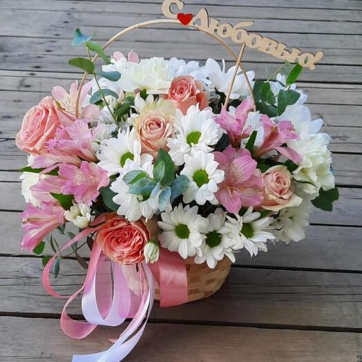 Basket with flowers and topper