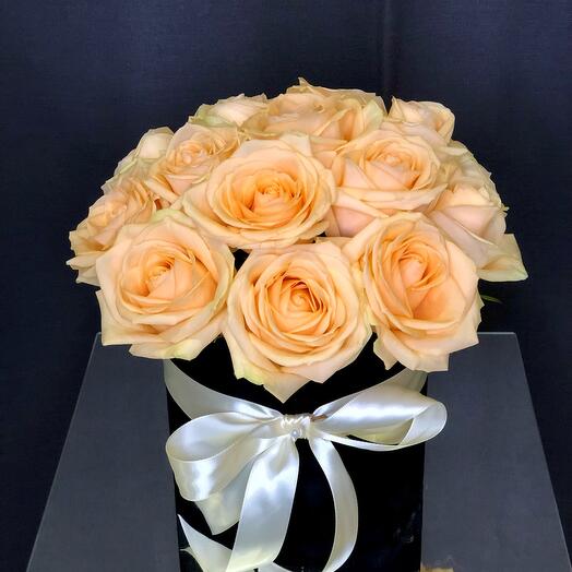 Flowers in a velvet box "Peach Avalange"