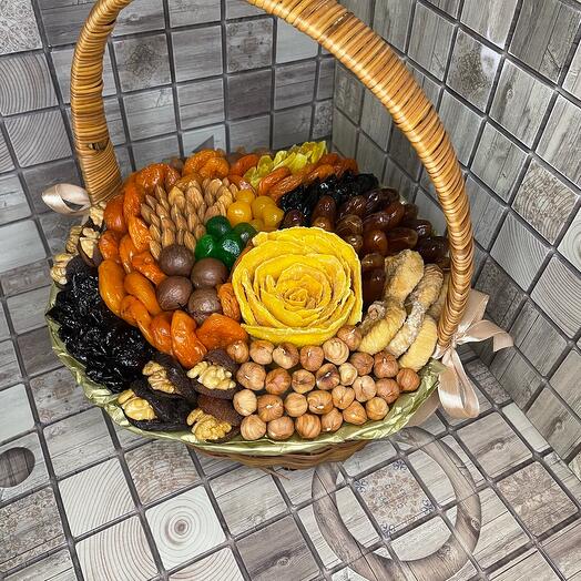 Корзина с сухофруктами и орехами/ на День учителя