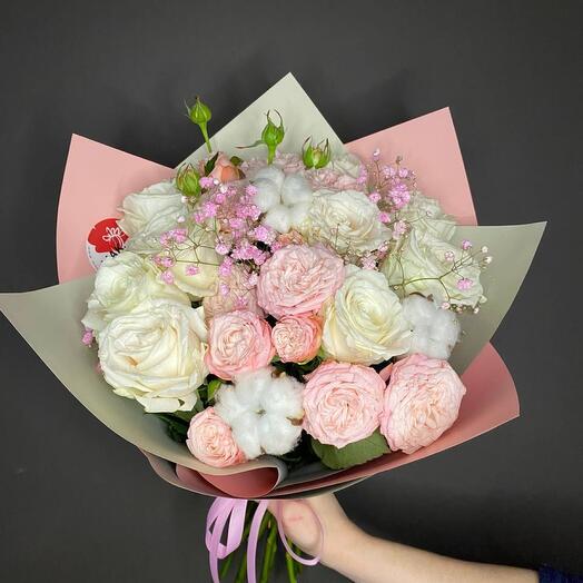 Ramo "Jane" de rosas blancas, rosas Rosadas suaves