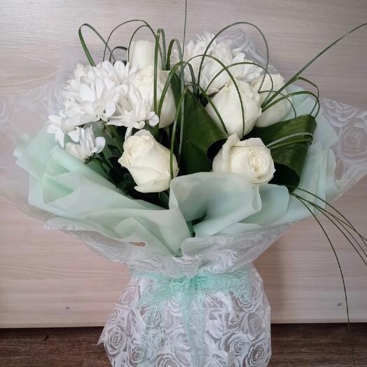 Delicate bouquet of white roses and bush chrysanthemum