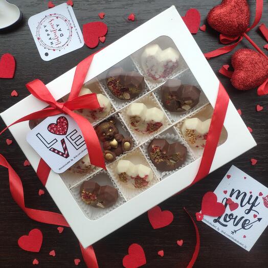 Chocolate set "Hearts and bear" with filling 12pcs