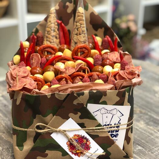 Мини композиция из сыра,колбасок и орешков