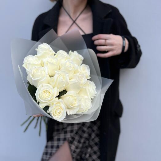 15 white roses