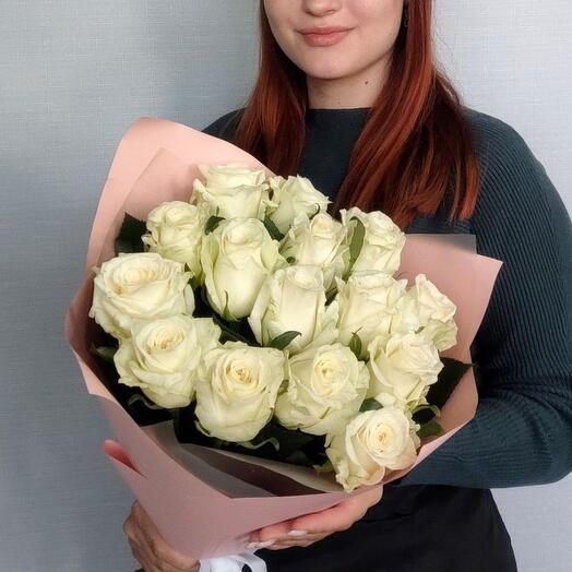 15 белых роз