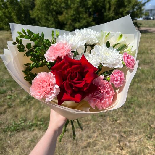 Букет-комплимент с красной розой