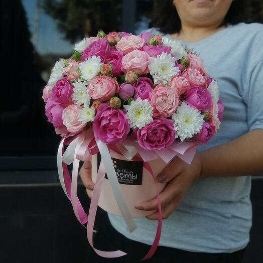 A MIX OF peony-shaped