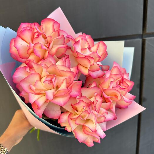 Ramo de rosas de encaje rosa