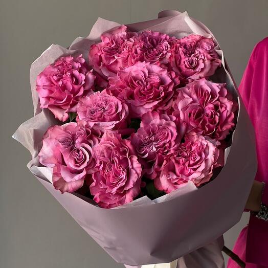 11, Bouquet of pink peony-shaped roses