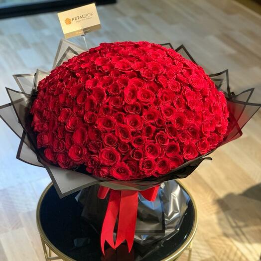 Vast Red Roses Bouquet