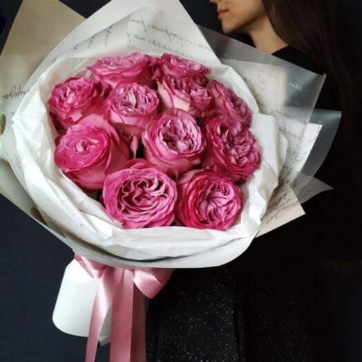 Букет из розовых пионовидных роз