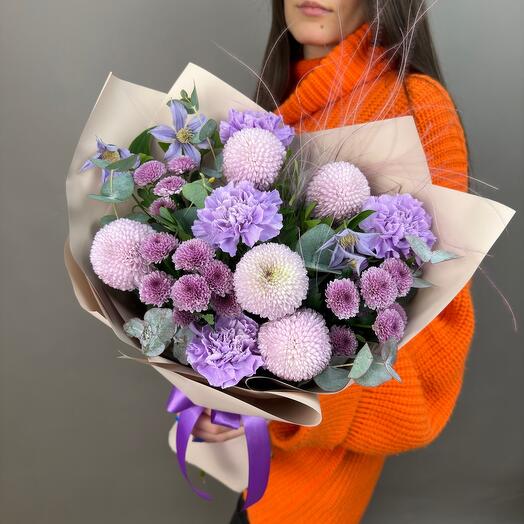 Blackberry sundae bouquet with Momoko chrysanthemum and clematis