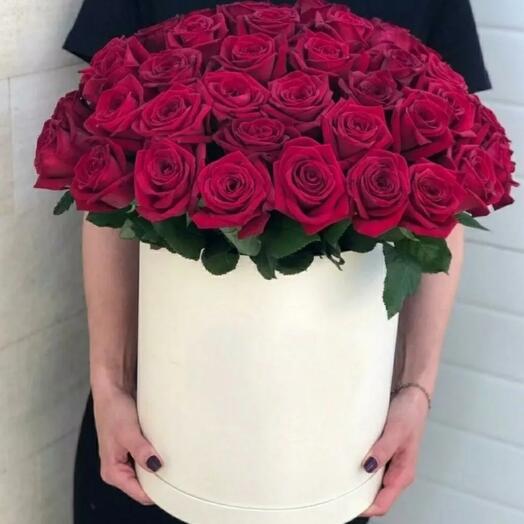 51 роза в коробке