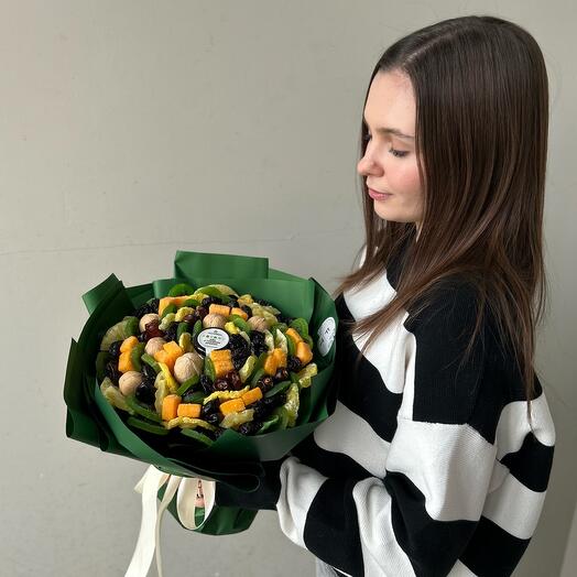 Зелёный букет из сухофруктов с медом