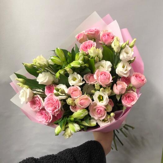 Bouquet with pink bush roses