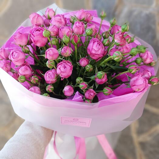 Mono bouquet of Misty Bubbles Bush Roses