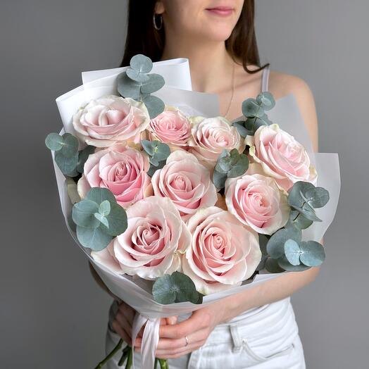 Нежный букет розовая роза Пинк Мондиаль Эквадор и эвкалипт