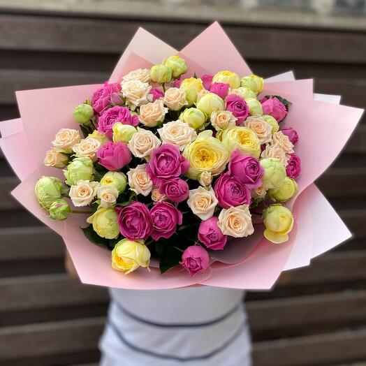 Bouquet of 31 bush roses