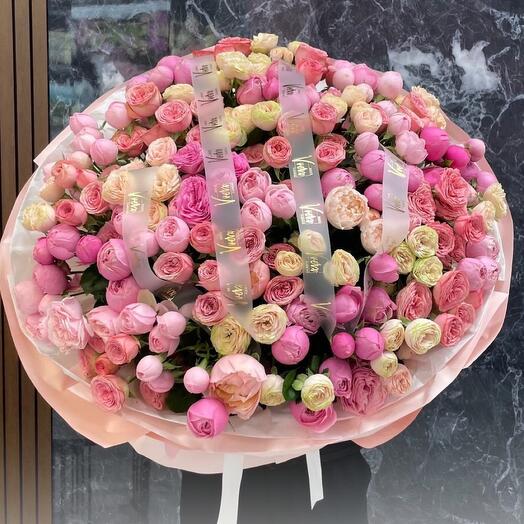 Букет из кустовых роз