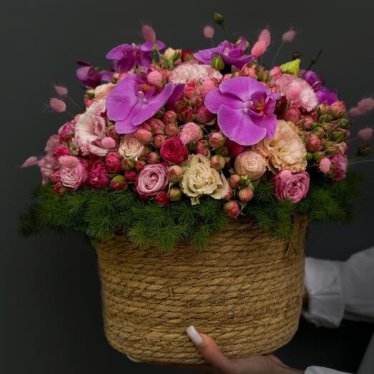 Корзина из роз, орхидеи и сезонных цветов 20