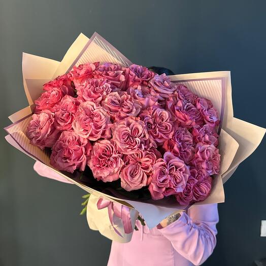 Peony-shaped country blue roses