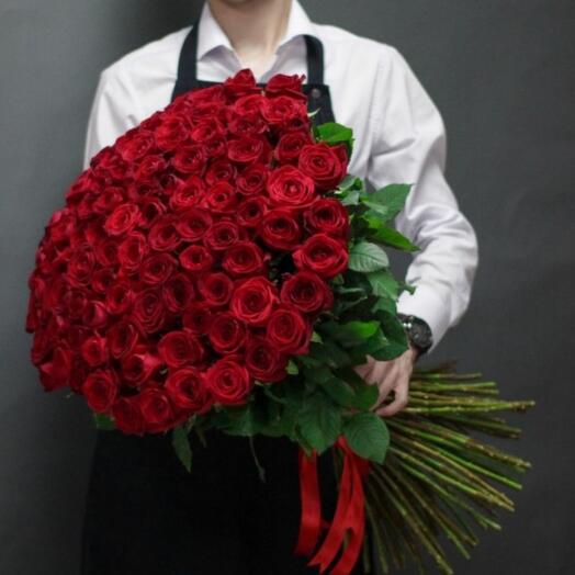 101 Роза Red Naomi