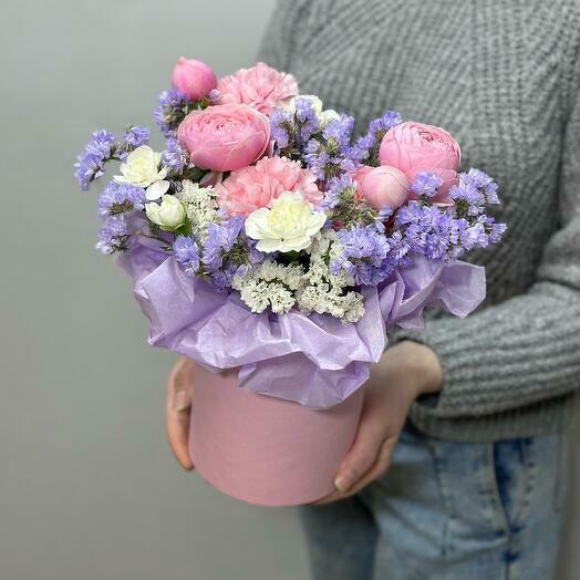 Box with Peony Roses and Statice