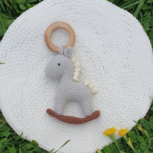 Подвес-погремушка лошадка серый