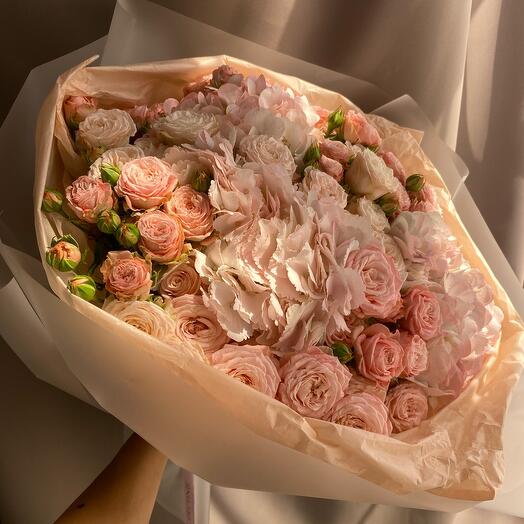 Ramo de autor para mamá rosas de peonía y hortensias