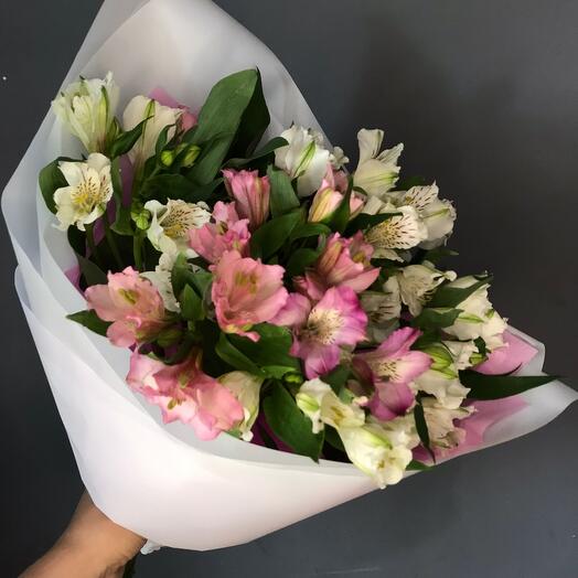 Букет с нежной альстромерией