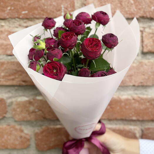 Bouquet of spray roses "Falstaff"