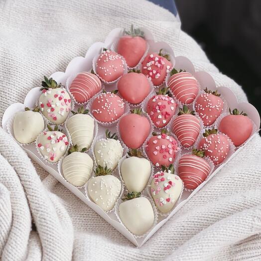Fresa en chocolate "sueños Rosados" 25 piezas