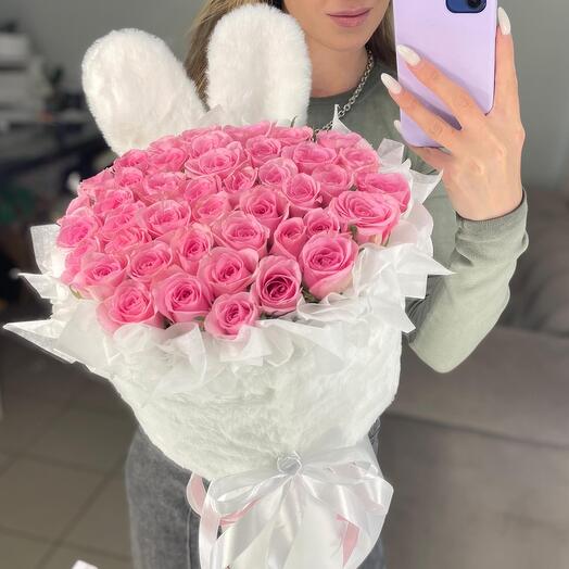 Цветы в коробке зайка