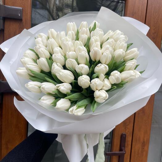 Букет из белых тюльпанов 59 шт
