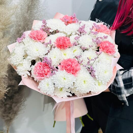 Bouquet of bush chrysanthemum, pink dianthus and limonium (02010198)