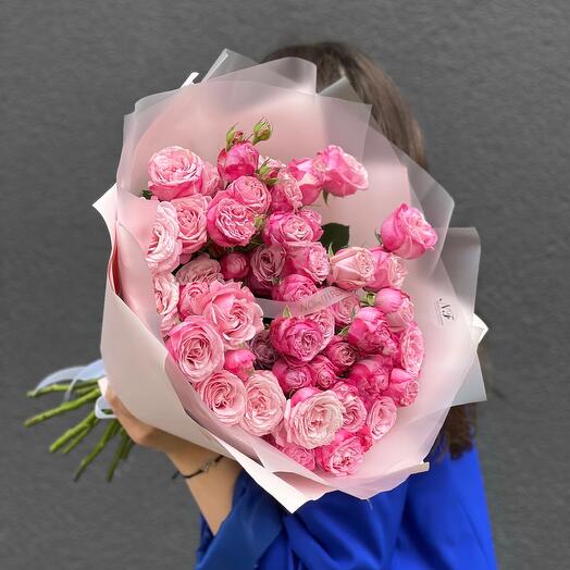 Bouquet of peony-shaped roses