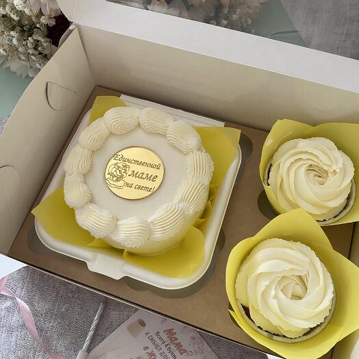Pastel de Bento y 2 cupcakes para mamá