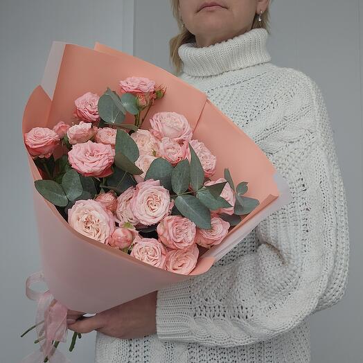 Букет из кустовых пионовидных роз сорта Мадам Бомбастик