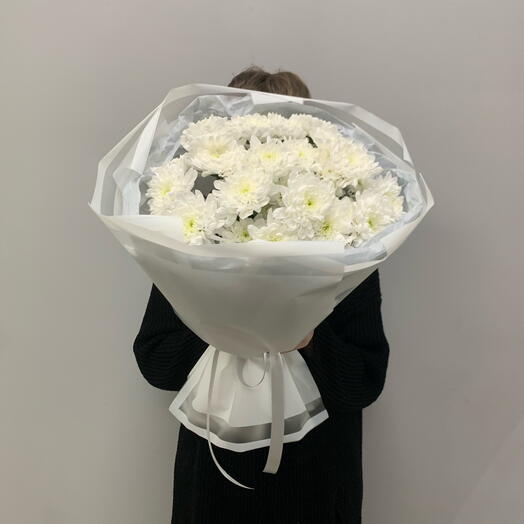 Bouquet of white bush chrysanthemums