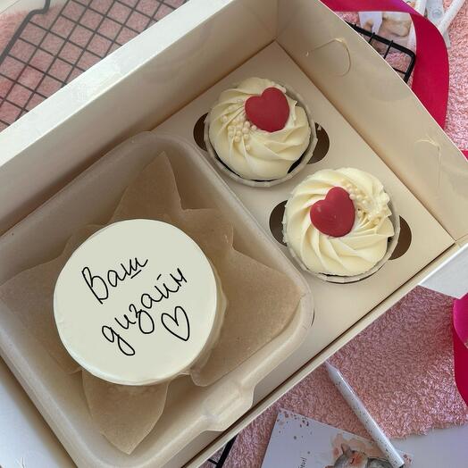 Bento and 2 cupcakes