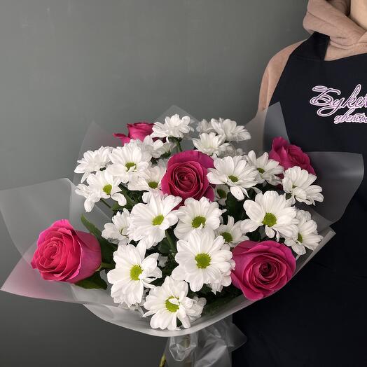 Bouquet of Daisies and peony-shaped roses